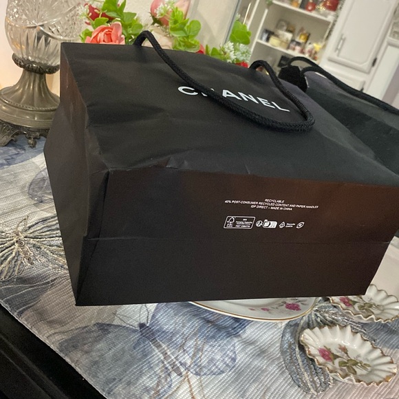 Chanel Gift Bag with Gift Box - Picture 9 of 16